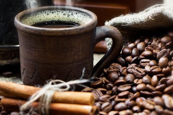 Как действует кофеин при попадании в организм?