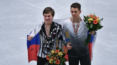Российские фигуристы Максим Ковтун (справа) и Михаил Коляда