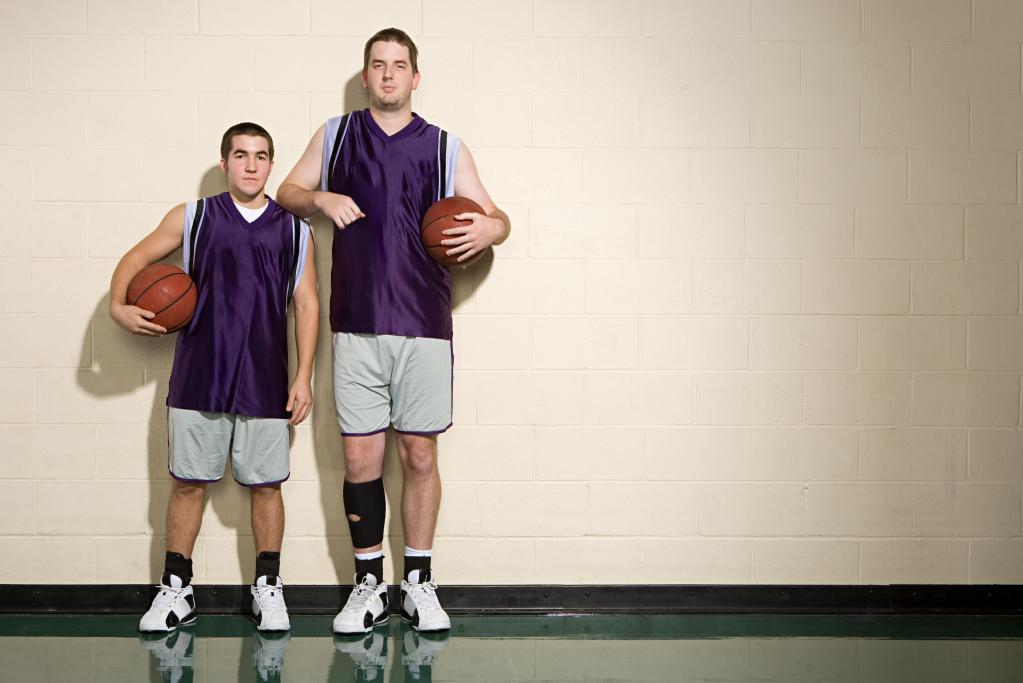 2 баскетболиста