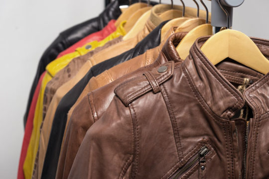 Чистка кожаных изделий в домашних условиях: лучшие средства и способы, практичные советы