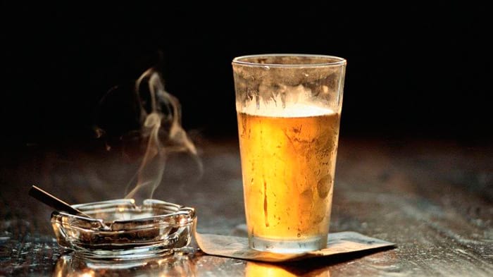 Повышается давление от курения и алкоголя