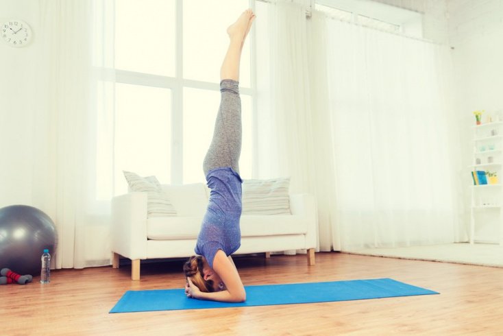 Простые упражнения йоги для подготовки к Ширшасане
