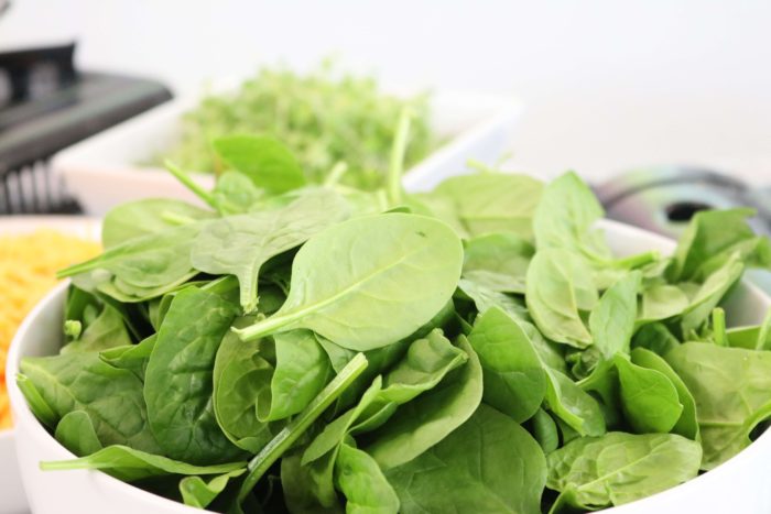 bowl-of-spinach-Фото автора Jacqueline Howell Pexels