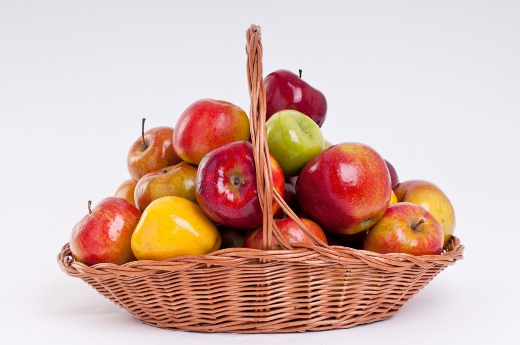 Яблоки от изжоги - помогают ли, польза и вред яблочного сока