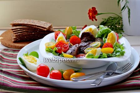Фото рецепта Тёплый салат с куриной печенью