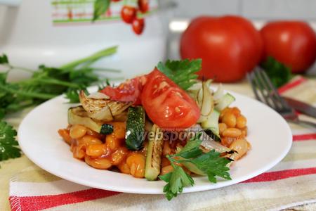 Фото рецепта Тёплый салат с кабачком и фасолью