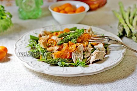 Фото рецепта Салат с кумкватом, курицей и спаржей