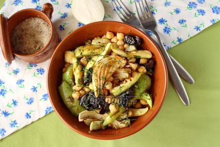 Фото рецепта Салат из нута с печёными овощами