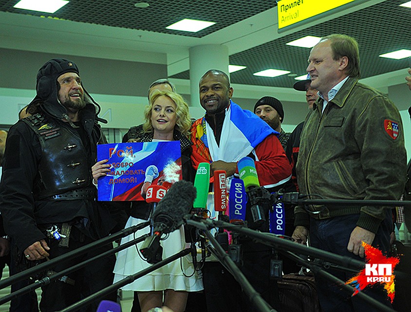 Бывший абсолютный чемпион мира в полутяжелом весе прилетел в Москву за паспортом Фото: Евгения ГУСЕВА