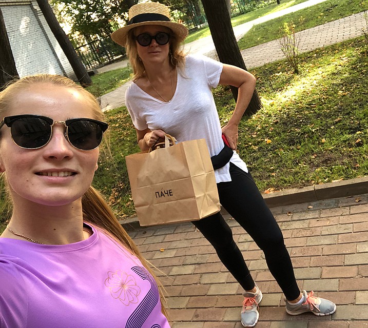 Анна Михалкова с дочерью. Фото: Instagram.com