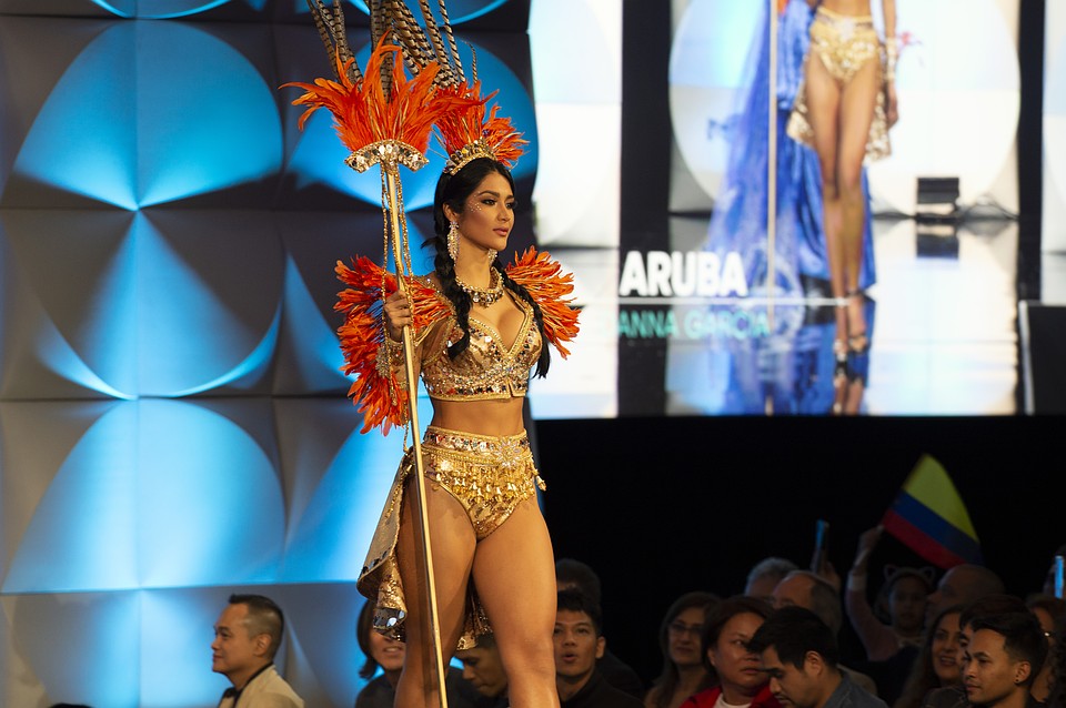 Шоу национальных костюмов: представительница острова Аруба Фото: GLOBAL LOOK PRESS