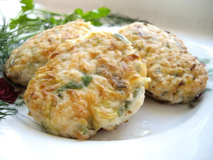 Котлеты с курицей, сельдереем и овощами