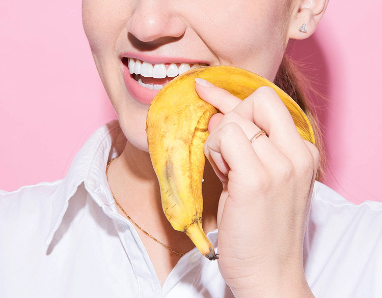 Отбеливание зубов банановой кожурой – миф или реальность?