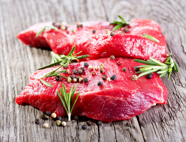 Продукты наиболее богатые железом — это, в первую очередь, красное мясо и субпродукты