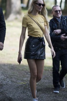 Милая Кэндис Свейнпол без лифчика на Milan Fashion Week, 2017