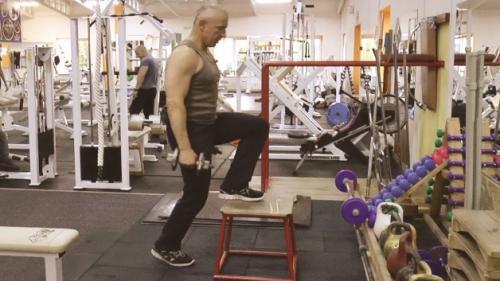 Упражнения с гантелями для спины при остеохондрозе. Как делать упражнения при остеохондрозе с гантелями?