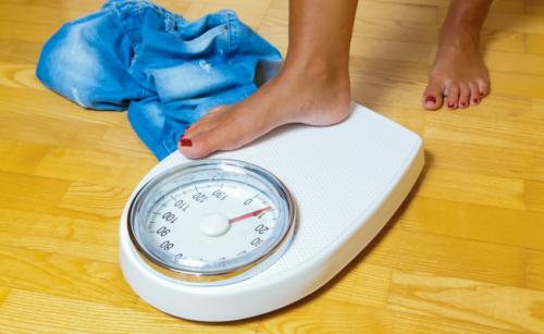 От чего вес набирается. Почему люди набирают лишний вес: 5 причин 03
